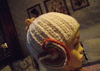 BIAŁA AUTORSKA CZAPKA  PILOTKA - FREEFORM CROCHET