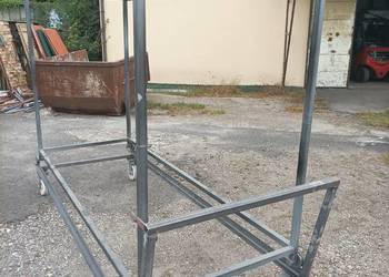 Wózek do malarni proszkowej.