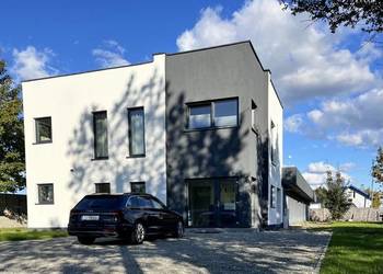 Obiekt produkcyjno-handlowy nad morzem, Biuro, Hala, Apartament