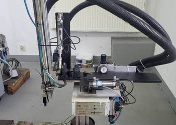 Manipulator, robot do wyciągania wlewków lub detali z formy - mkvplast.pl