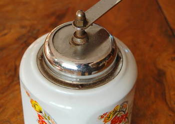 Stary porcelanowy młynek. Porcelana Ćmielów. Stary porcelanowy młynek. Porcelana Ćmielów.