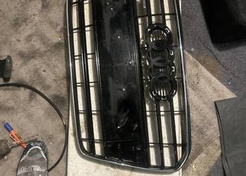 Grill audi a5 8t lift od 2012 ładny chrom , rysa pod tablicą