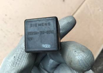 PRZEKAŹNIK V23134-J52-D242