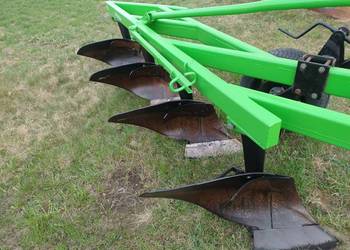 Pługi 4 skibowe Bomet