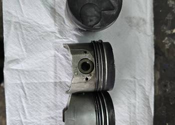 Tłok tłoki KUBOTA D1005 STD oryginalne 76 mm