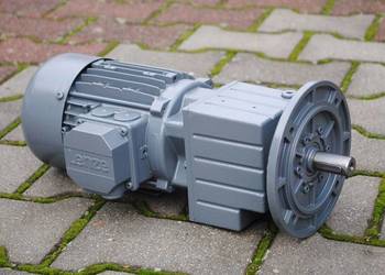 Motoreduktor kołnierzowy 0.37kw 56,6obr/min. Firmy LENZE