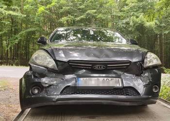 Kia ceed  uszkodzony przód do niewielkiej negocjacji