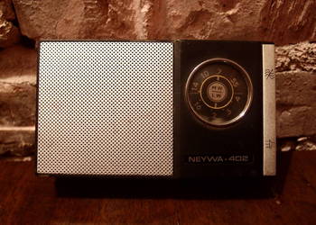 Z dawnych lat zabytkowe radio Neywa 402 antyk z PRLu