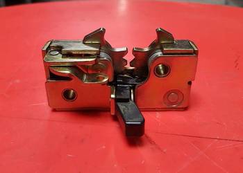 82032406 Zamek drzwi New Holland