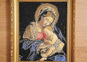 haft krzyżykowy "Madonna z Dzieciątkiem" drewniana rama, rękodzieło
