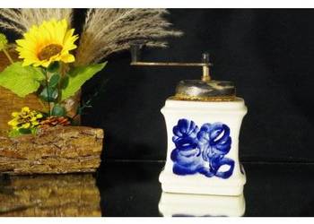 Ręczny młynek do kawy ceramiczny – kobaltowe kwiaty, vintage