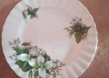 Talerzyk deserowy Royal Albert. Trillium. England.