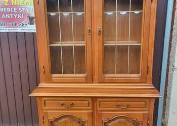 Bardzo ładna witryna biblioteka orzechowa z szufladami wypukłe szyby!