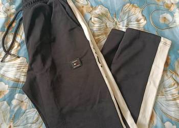 Spodnie dresowe Tommy Hilfiger - nowy model, rozmiar M
