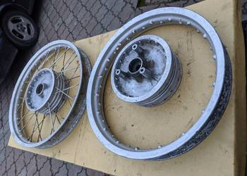 MZ Es 250   TROPHY  Jaskółka koło 16 przednie  Błotnik Tylny
