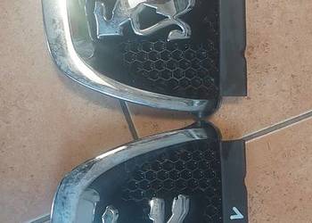 Emblemat Logo znaczek maski grill Peugeot 308 9680505177