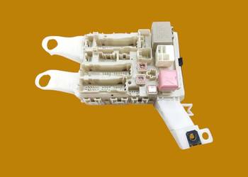 SKRZYNKA BEZPIECZNIKÓW 2393-7G09   82730-02150-A   0211-7104 Toyota Auris I