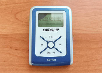 Sandisk Sansa e130 512 MB - odtwarzacz MP3 2005 rok radio FM SRS Wow