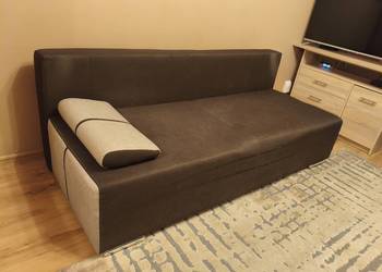 Brązowa sofa z funkcją spania