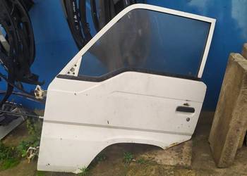 NISSAN URVAN URWAN DRZWI LEWE PRZÓD KPL