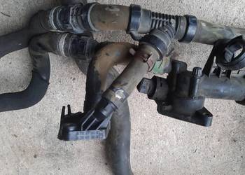 KRÓCIEC OBUDOWA TERMOSTATU RENAULT CLIO 1.5 DCI