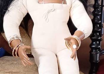 W POZNANIU KUP STARA SYGNOWANA MA UBYTEK LALA -WLOSY DO CZESANI A-PORCELANA