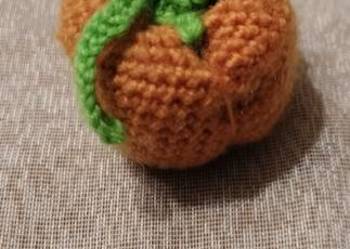 Maskotka dynia na szydełku