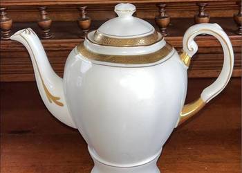 Dzbanek Tuscan. Made in England. Z lat 60, XX wieku.  Biel ze złoceniami.