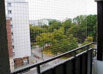 Jak zabezpieczyć balkon dla kota na ostatnim piętrze Warszawa montaż siatki