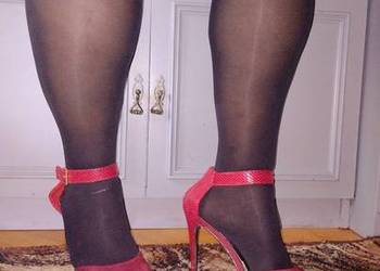 Piękne nowe czarne cienkie rajstopy Adrian roz 7/8.