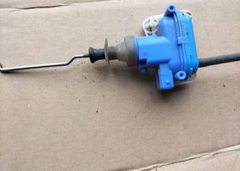 POMPKA CENTRALNEGO ZAMKA DRZWI KLAPKI BAKU  AUDI 80 90 B4