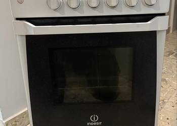 Kuchnia gazowo-elektryczna Indesit KN3G60SA(W)U