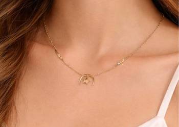 Naszyjnik damski z gwiazdą i księżycem