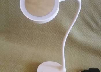 Lampka biurkowa LED z lusterkiem . bezprzewodowa