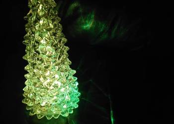 Nowa choinka z tworzywa na  baterie zmieniająca kolor