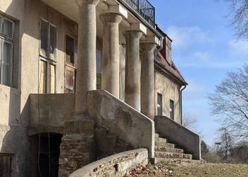 Na sprzedaż Zabytkowy Pałac z dużą działką!