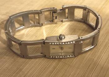 Zegarek damski na rękę z cyrkoniami