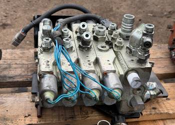 Rozdzielacz hydrauliczny czterosekcyjny HYSTER VAL 1410