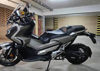 Honda X-ADV 750 abs kontrola trakcji grzane manetki dużo dodatków
