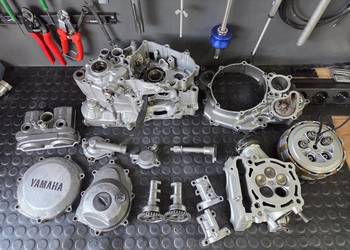 Części silnikowe  yzf 250 01- 13r (głowica, kartery, sprzęgło,Wałek)