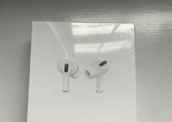 Airpods 3 zaplombowane.