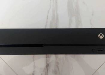 Konsola Xbox oneX 1TB stan bardzo dobry