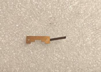 Blaszka kontaktowa prawa BR 107, V 75, T 435, YM 32 TT