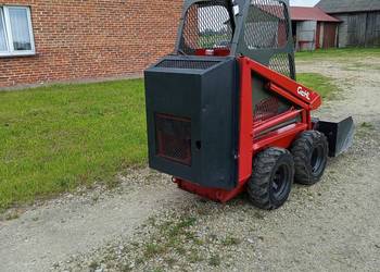 Miniładowarka ładowarka bobcat gehl weideman kubota krowa jałówka obornik