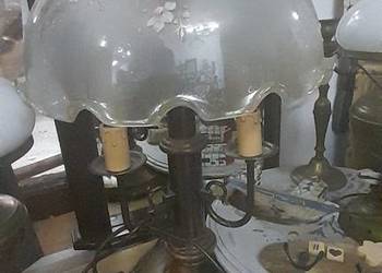 Lampa na komodę