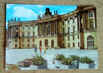 BUDYNEK STAREJ BIBLOTEKI  W BERLINIE W DZIELNICY MITTE