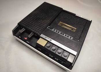 Zabytkowy magnetofon kasetowy Unitra B303 ZRK licencja