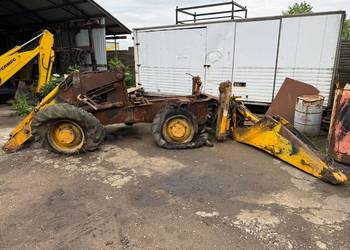 Koparko-ładowarka JCB 4CX po spaleniu kabiny na części (cena od 1000zł)