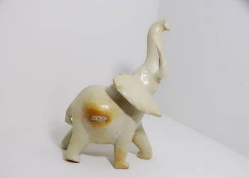 Bardzo realistyczna figurka dużego słonia 32 cm misternie rzeźbiona w natur