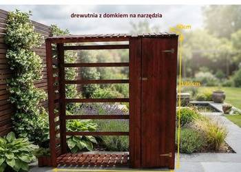 Nowoczesna drewutnia drewniana z daszkiem i domkiem narzędziowym